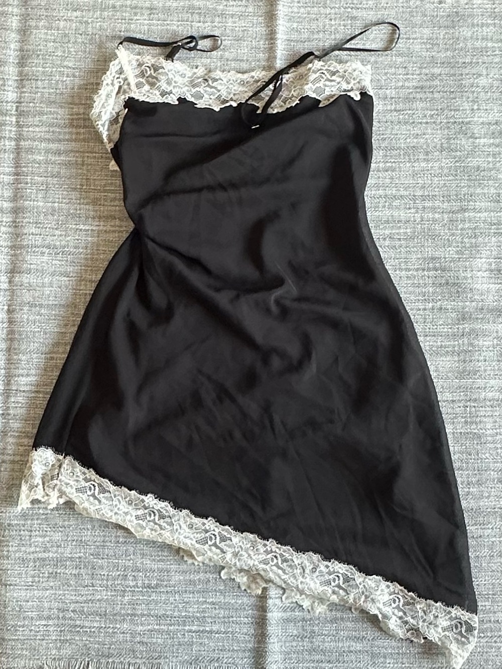 Princess Polly Esadora Lace Asymmetrical Mini Dress Black / Cream Sz 8 - Picture 2 of 3